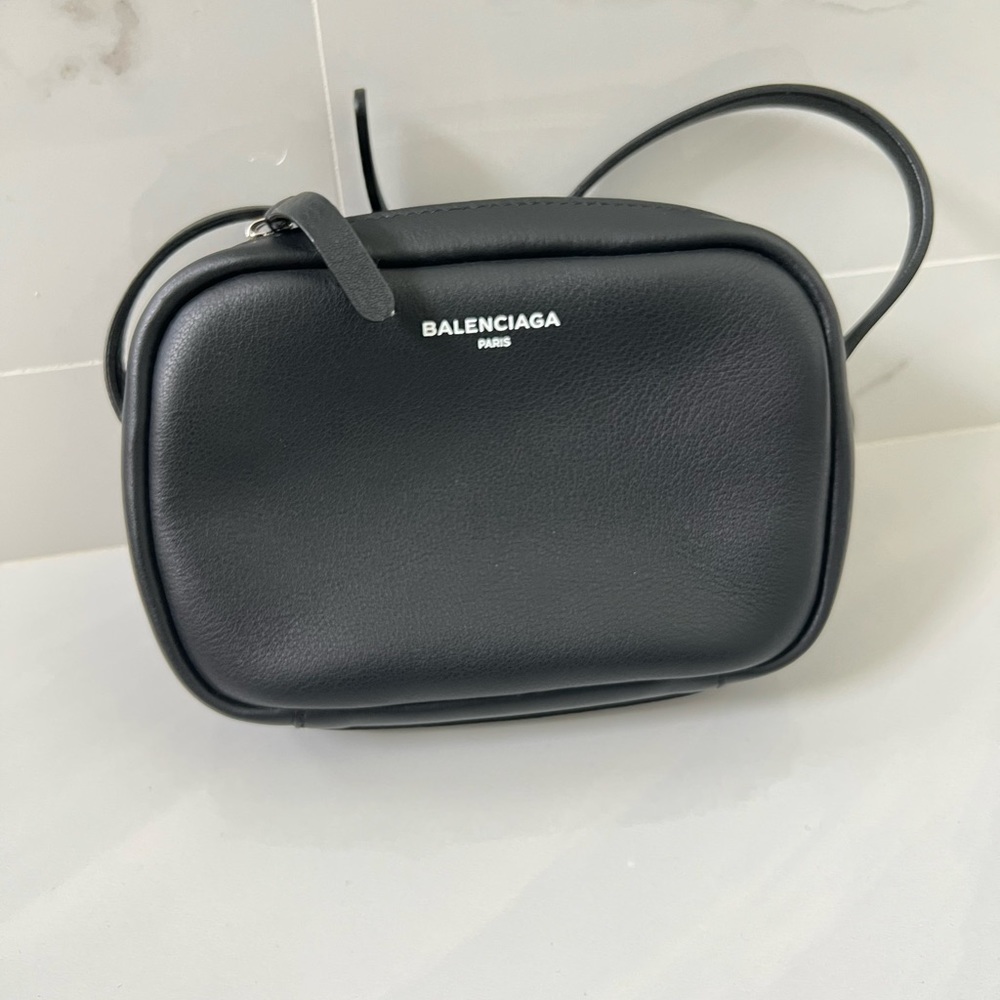 💯New Balenciaga XS Black Everyday Crossbody - Picture 9 of 14